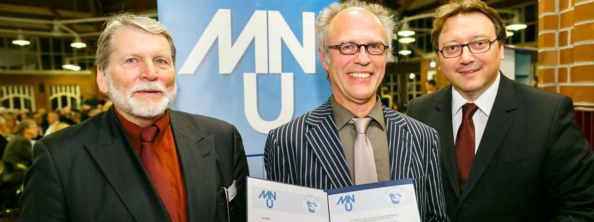 v.l.n.r: Vertreter des Schroedel-Verlags, Archimedes-Preisträger Heinz Böer, Dr. Andreas Pallack, MNU-Bundesvorstand